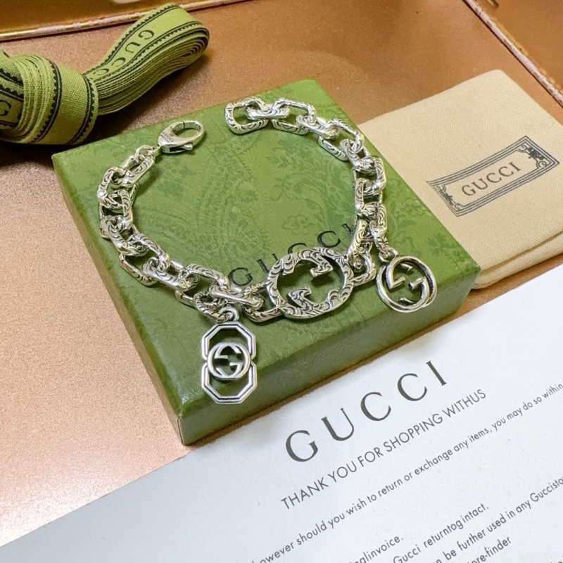 G*u*i bracelets